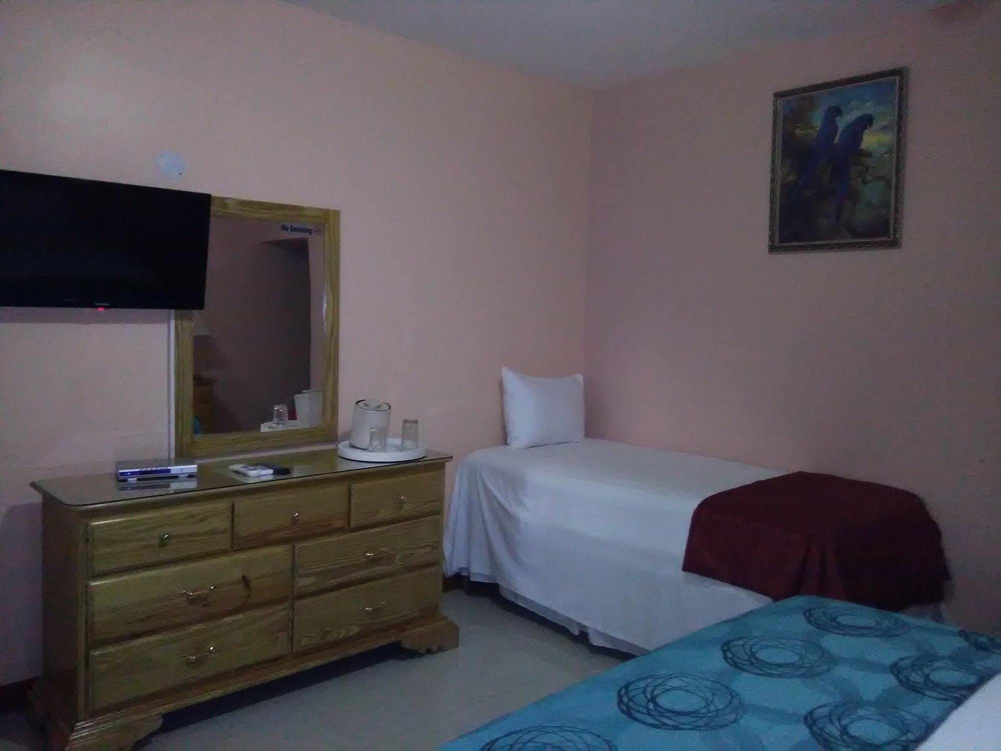 Glistening Waters Hotel Falmouth Ngoại thất bức ảnh