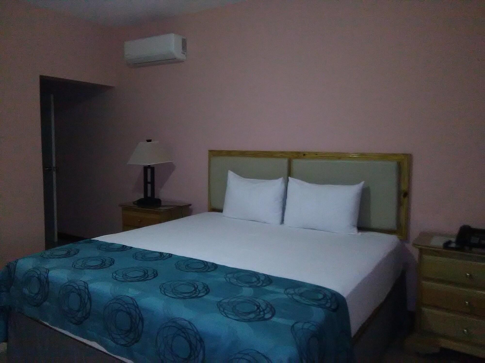 Glistening Waters Hotel Falmouth Ngoại thất bức ảnh