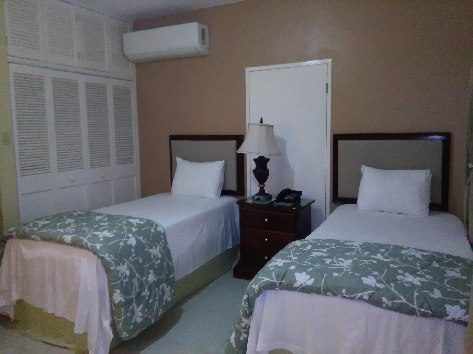 Glistening Waters Hotel Falmouth Ngoại thất bức ảnh