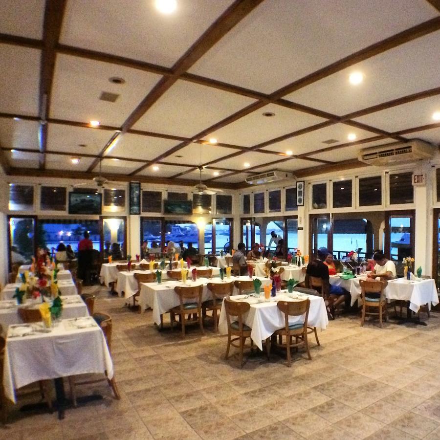 Glistening Waters Hotel Falmouth Ngoại thất bức ảnh