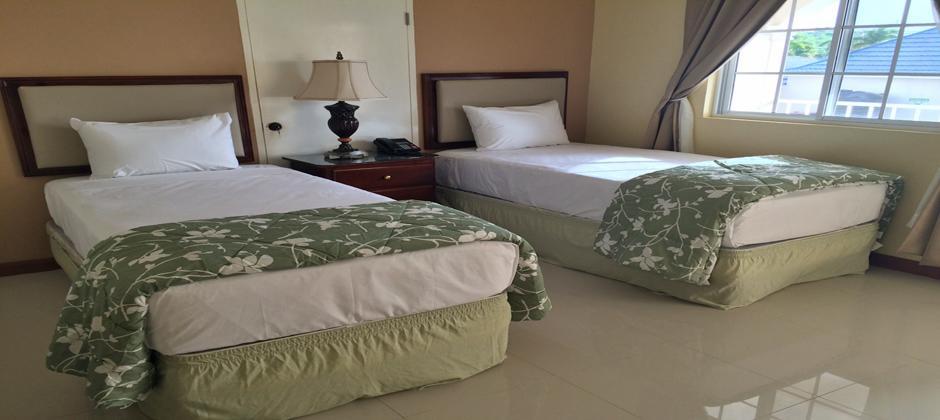 Glistening Waters Hotel Falmouth Ngoại thất bức ảnh