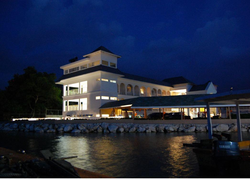 Glistening Waters Hotel Falmouth Ngoại thất bức ảnh
