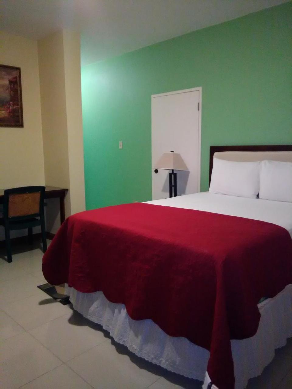 Glistening Waters Hotel Falmouth Ngoại thất bức ảnh